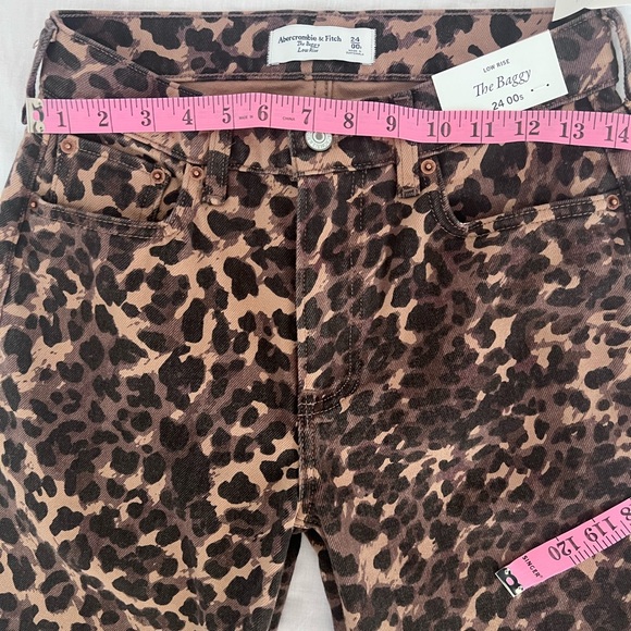 NWT Abercrombie & Fitch  low rise baggy  jeans in leopard print. - Picture 5 of 6